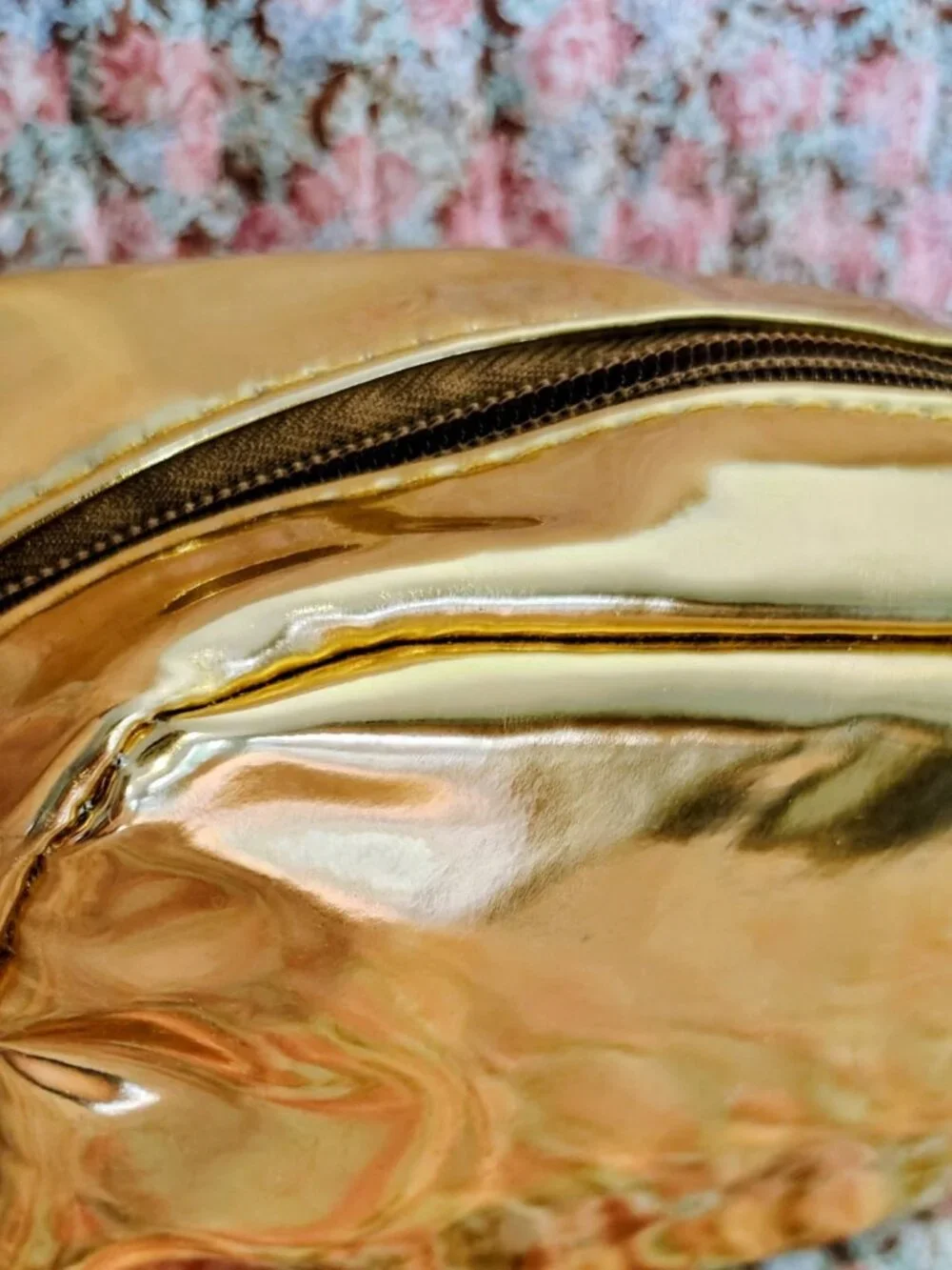 NWOT Gold Metallic Makeup Zipper, Beauty Brands